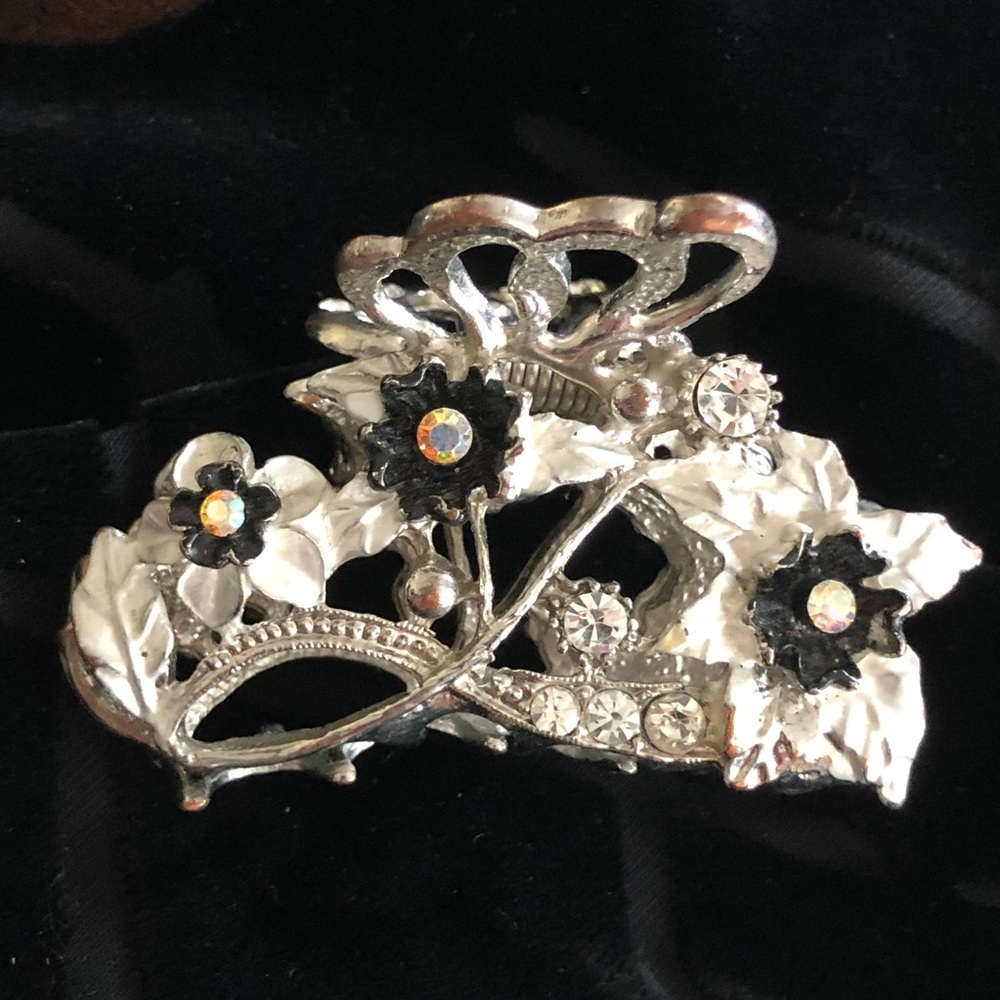 Jeweled enamel clip